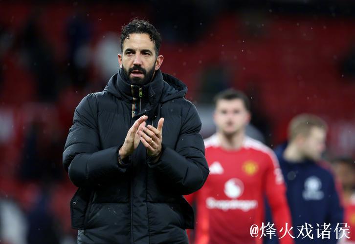 从三后卫到四后卫，阿莫林调整之下曼联依旧迷茫